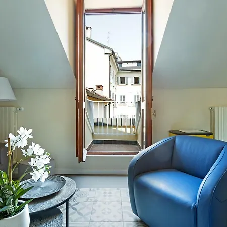 Apartment Renovated Penthouse Duomo & Via Torino *
