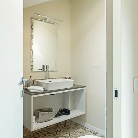 Renovated Penthouse Duomo & Via Torino Apartment