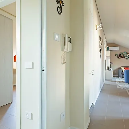 Apartment Renovated Penthouse Duomo & Via Torino Milan
