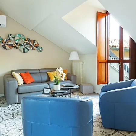 Apartment Renovated Penthouse Duomo & Via Torino *