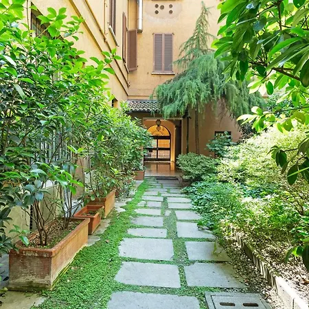 Lägenhet Renovated Penthouse Duomo & Via Torino *