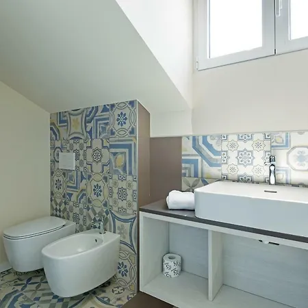 Lägenhet Renovated Penthouse Duomo & Via Torino