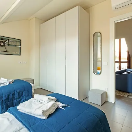 Renovated Penthouse Duomo & Via Torino Lägenhet *